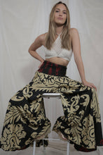 Load image into Gallery viewer, Dreamcatcher Pants Black Bloom